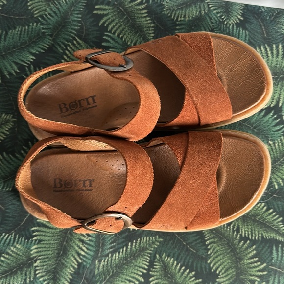 BORN Suede Sandals Size 6 M women's - Picture 2 of 10